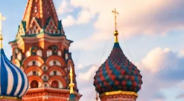 Собор Василия Блаженного в Москве на фоне голубого неба